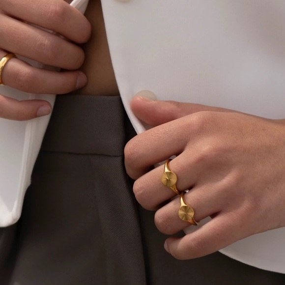 14k Gold Dipped Round Signet Ring – Chunky, Artisan Made, Size 6 - Picture 6 of 10